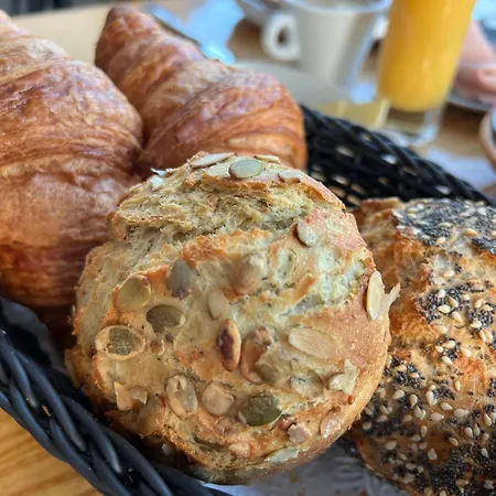 ベッド・アンド・ブレックファスト Mes Caprices Mosan Bord De Meuse ナミュール