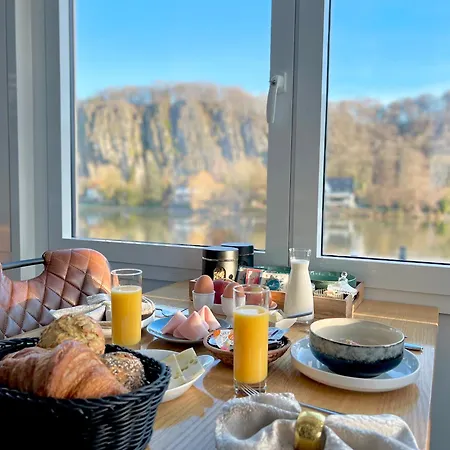Mes Caprices Mosan Bord De Meuse Bed & Breakfast 4*